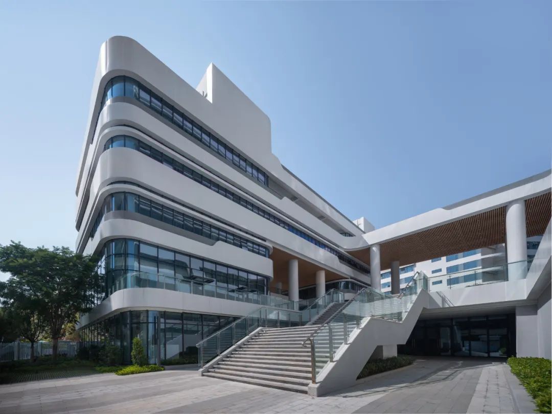 深圳市坪山区疾病预防控制中心 | 深大建筑设计院“钟中+钟波涛”工作室设计案例