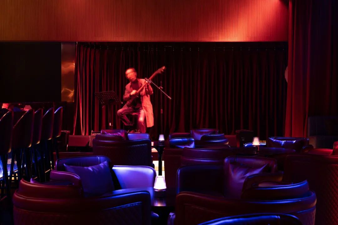 JAZZ BAR 壹间酒廊里的爵士女伶，春风十里不如你设计案例