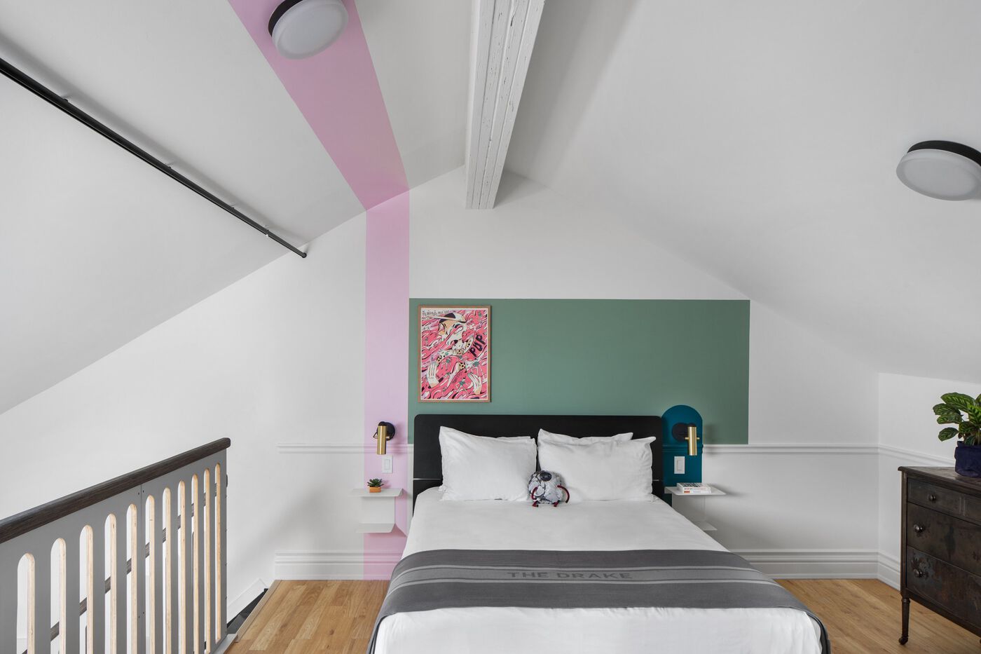 Drake Hotel’s Artist Loft 艺术家阁楼酒店设计案例