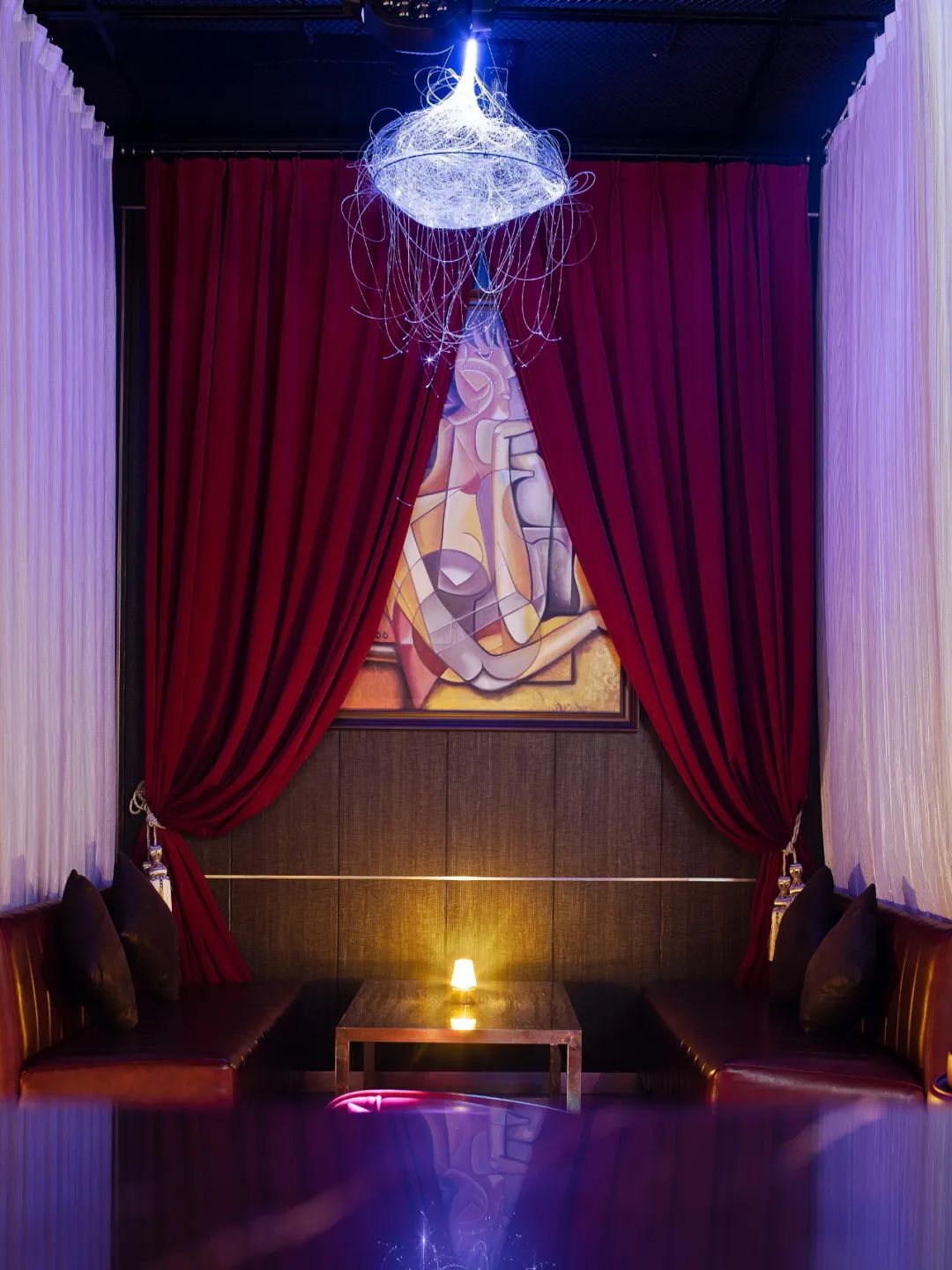 JAZZ BAR 壹间酒廊里的爵士女伶，春风十里不如你设计案例