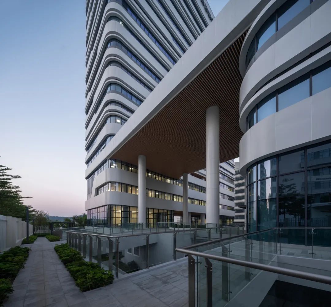 深圳市坪山区疾病预防控制中心 | 深大建筑设计院“钟中+钟波涛”工作室设计案例