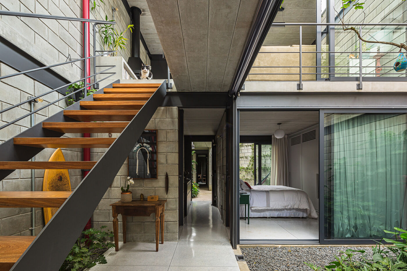 Ubaíra House 混凝土+玻璃 构筑通透感别墅设计案例