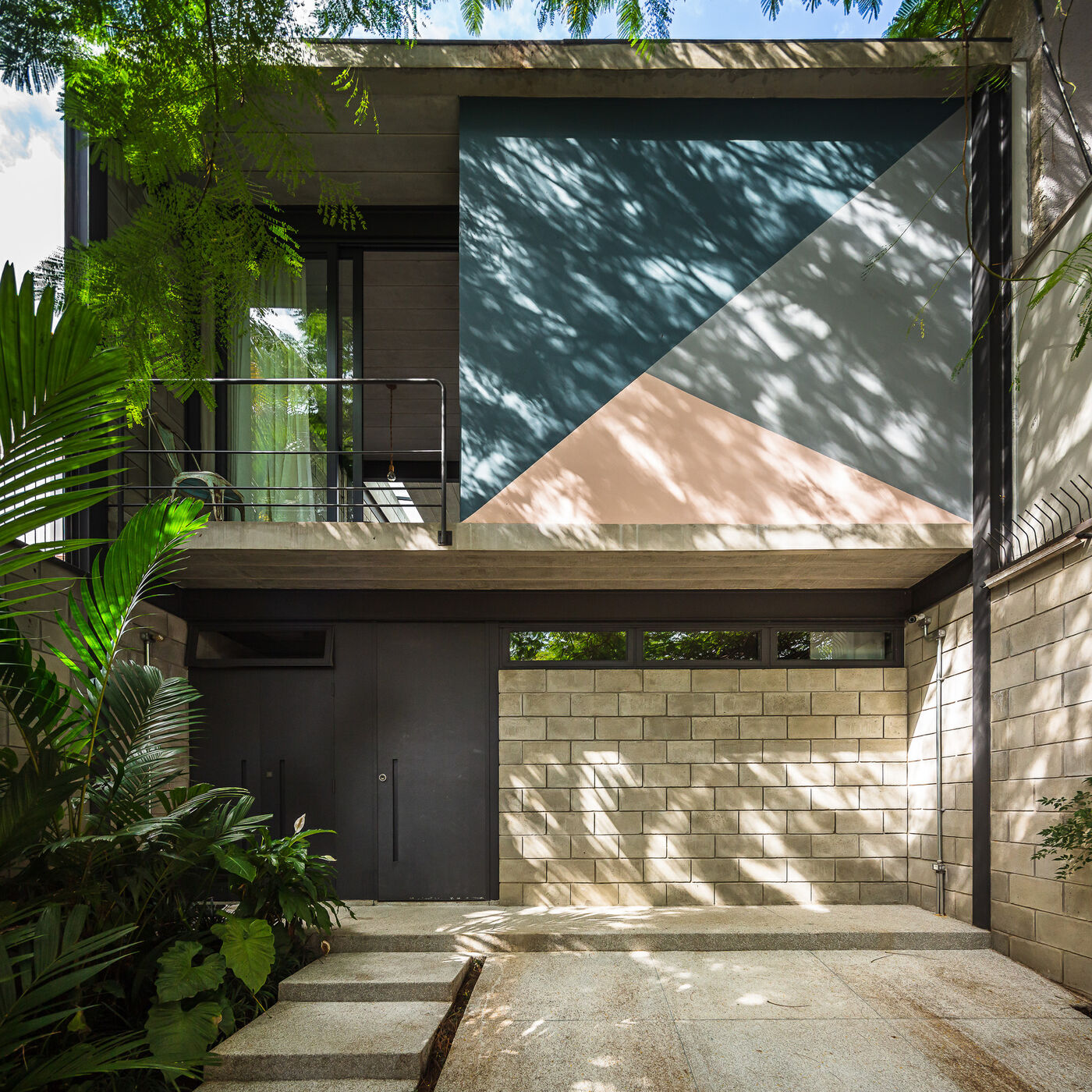 Ubaíra House 混凝土+玻璃 构筑通透感别墅设计案例
