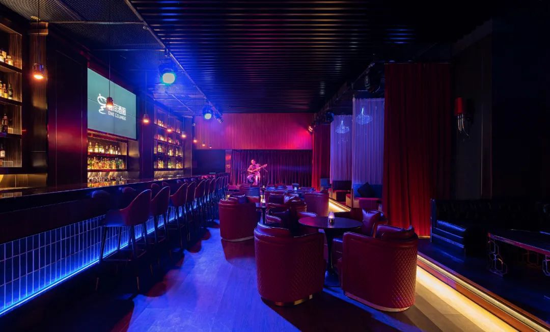 JAZZ BAR 壹间酒廊里的爵士女伶，春风十里不如你设计案例