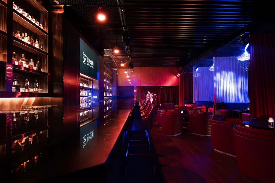 JAZZ BAR 壹间酒廊里的爵士女伶，春风十里不如你设计案例