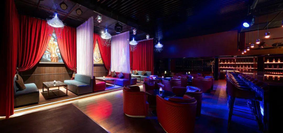 JAZZ BAR 壹间酒廊里的爵士女伶，春风十里不如你设计案例