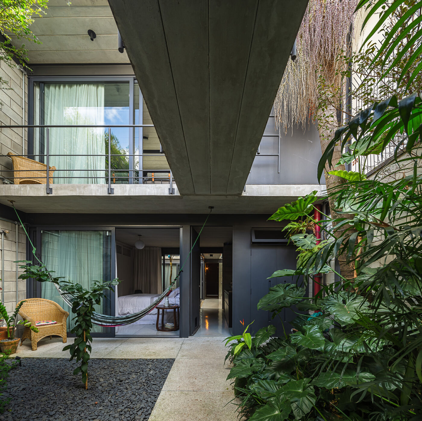 Ubaíra House 混凝土+玻璃 构筑通透感别墅设计案例