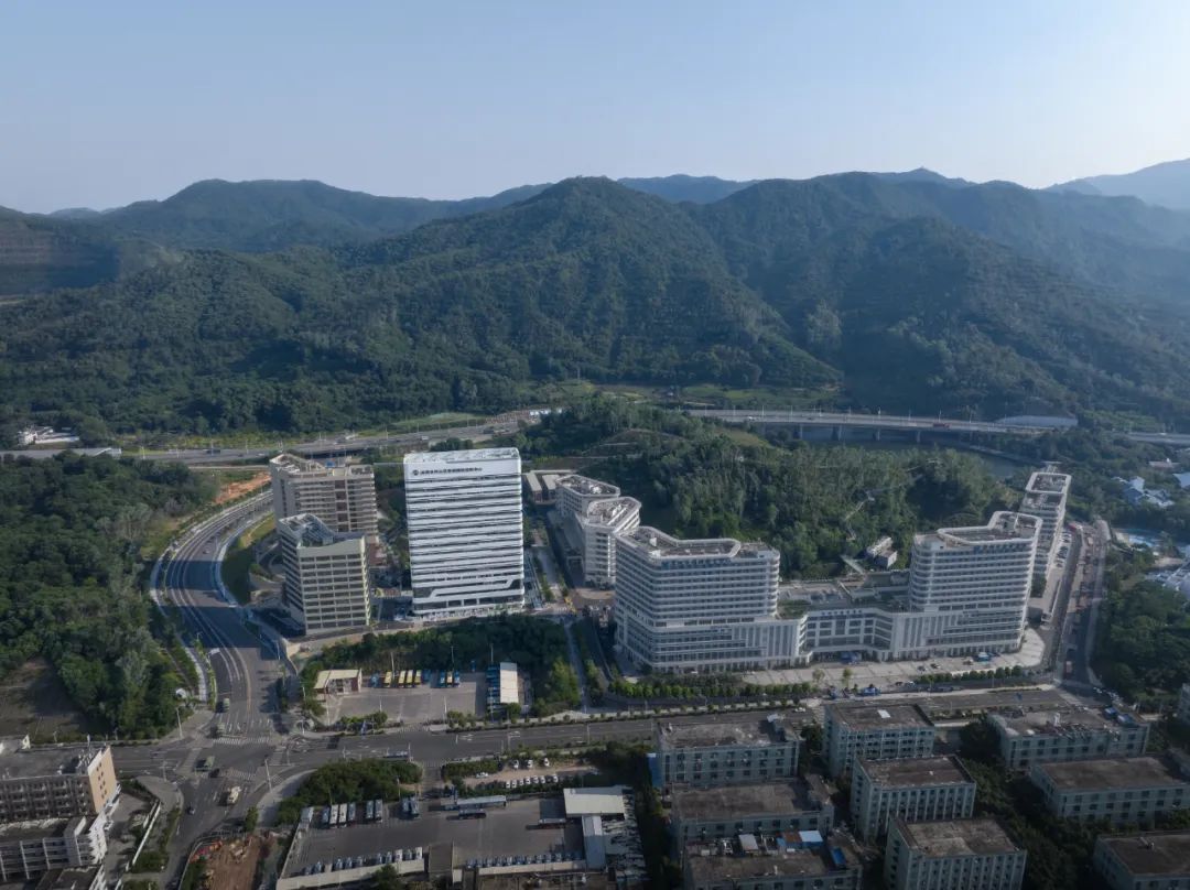 深圳市坪山区疾病预防控制中心 | 深大建筑设计院“钟中+钟波涛”工作室设计案例