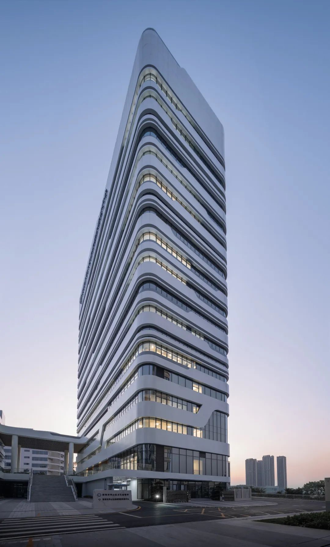 深圳市坪山区疾病预防控制中心 | 深大建筑设计院“钟中+钟波涛”工作室设计案例