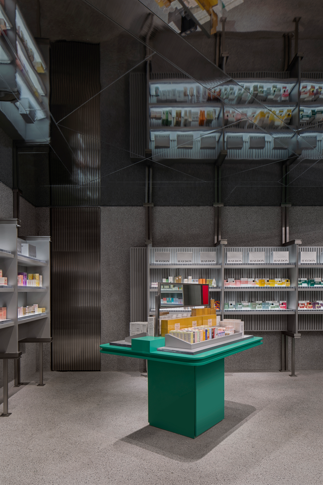 HAYDON 旗舰店 ，超现实秀场！｜ 得德设计设计案例