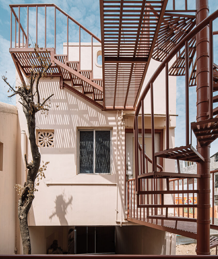 红砖编织出来的公寓 The Linear House设计案例