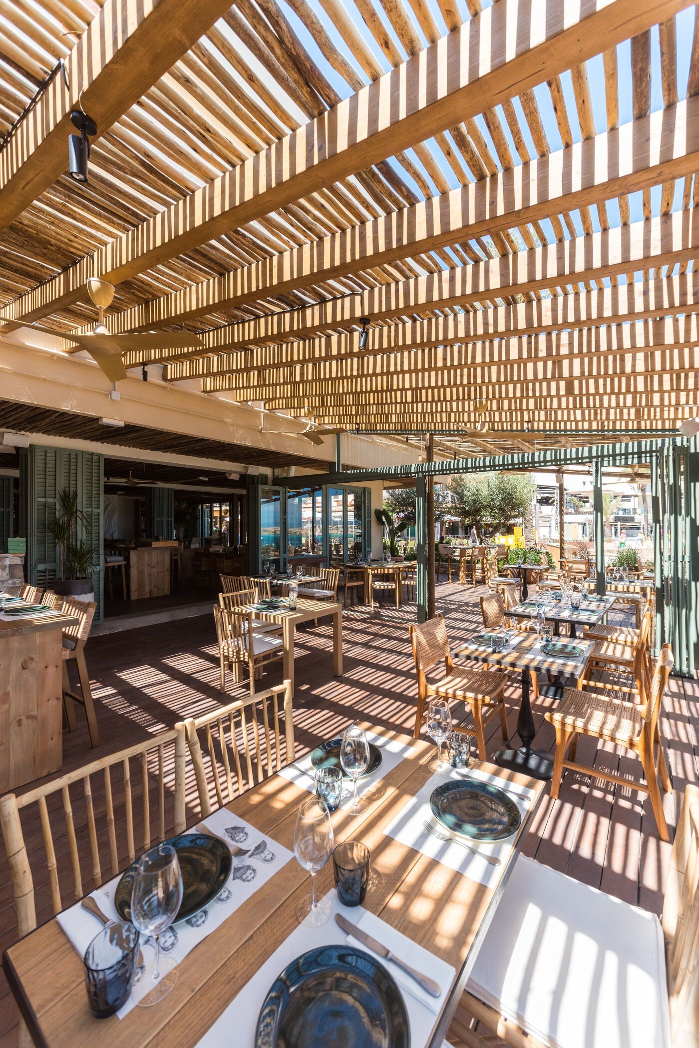 海边原木风餐厅，自然舒适 设计案例