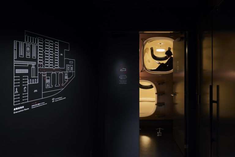  日本大阪·9h nine hours胶囊旅馆 | Naruse Inokuma Architects设计案例