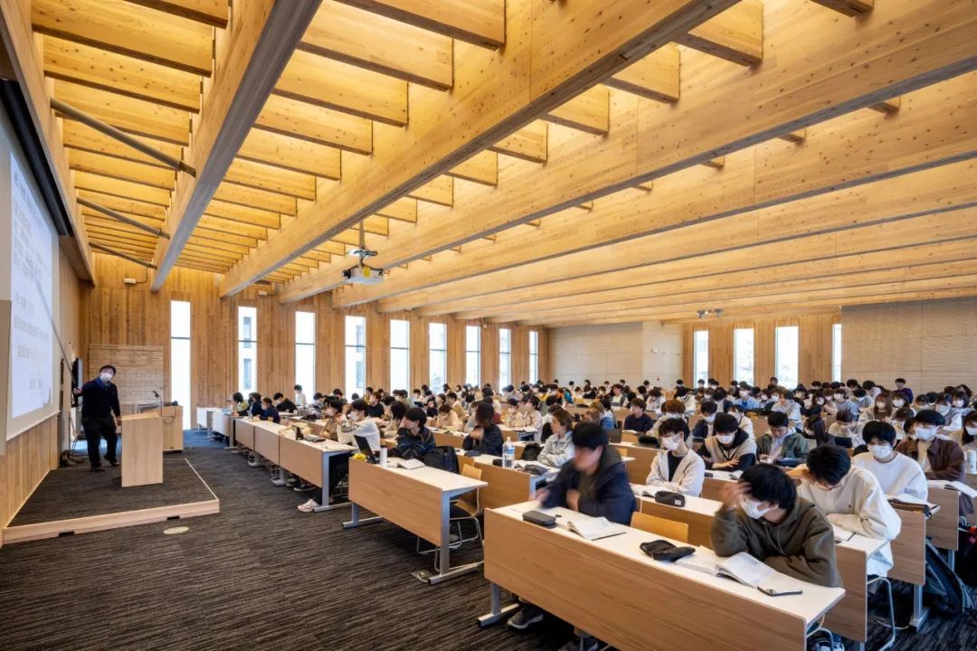 隈研吾新作丨日本冈山大学的无柱木教室设计案例