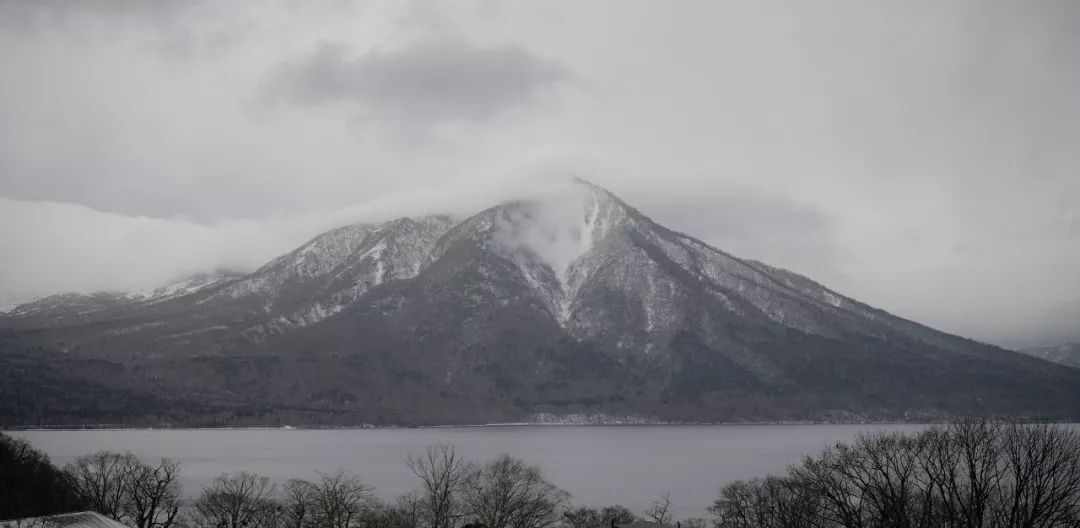 北海道新开的温泉艺术酒店，将夯土做到了！设计案例