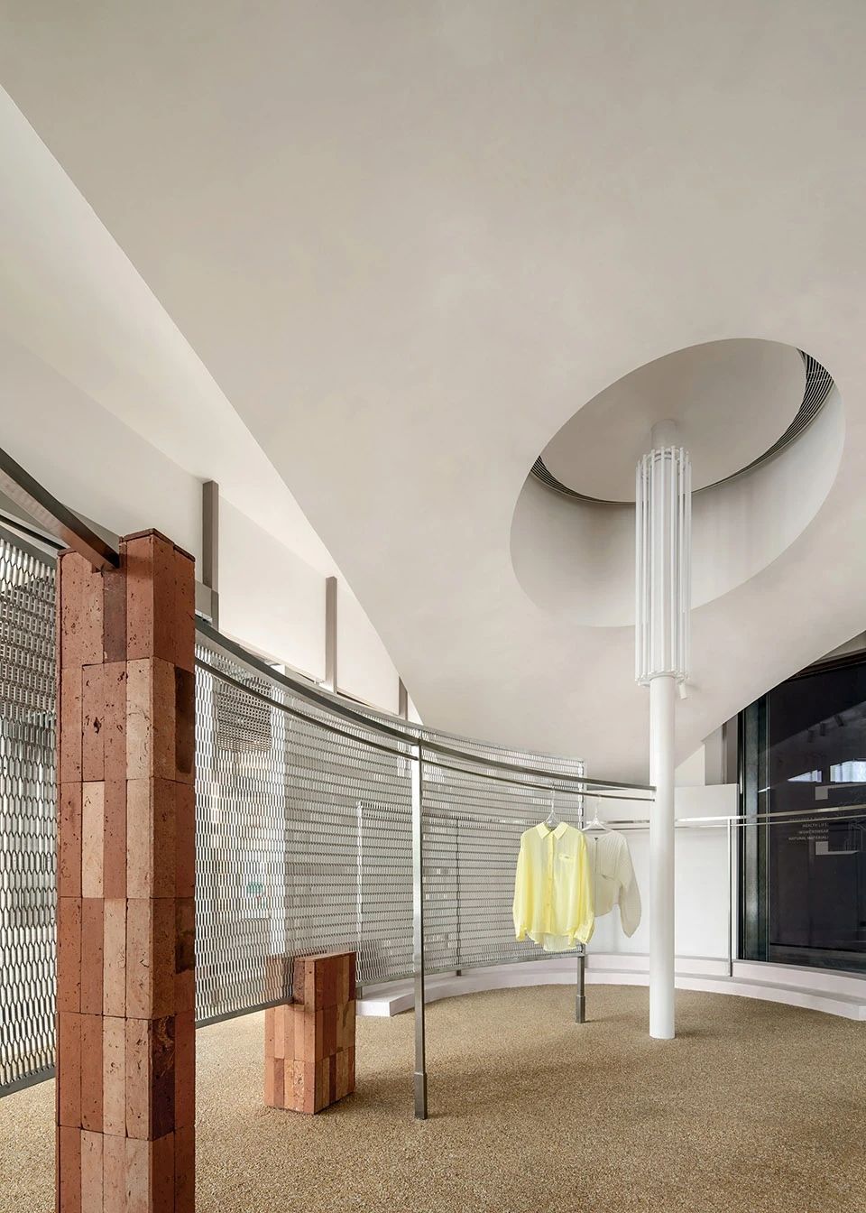 用坚强的外壳包覆柔软的内心 I.M.I 买手店 | Geemo Design设计案例