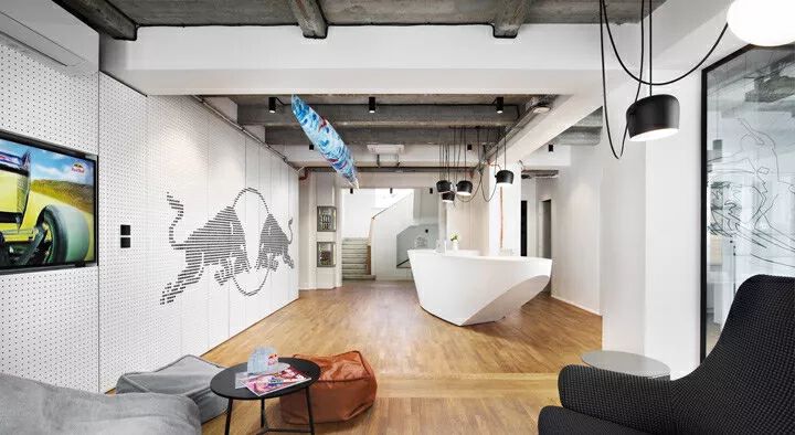 红牛Red Bull布拉格办公室升级改造设计 | Atelier Kunc Architects设计案例