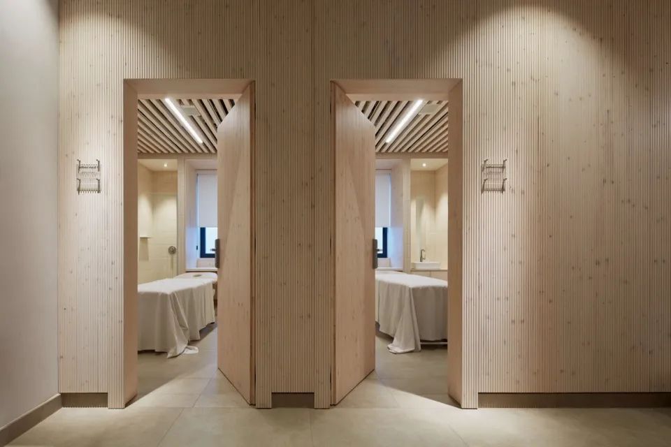 Plus One Architects丨桑拿世界设计案例