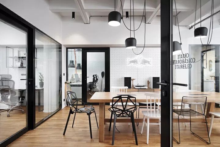 红牛Red Bull布拉格办公室升级改造设计 | Atelier Kunc Architects设计案例