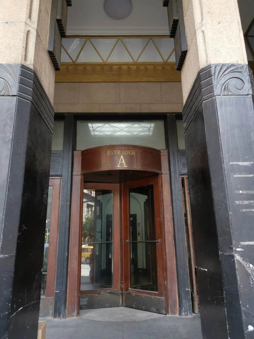 示觉设计|藏在外滩历史保护建筑内的复古法式住宅设计案例