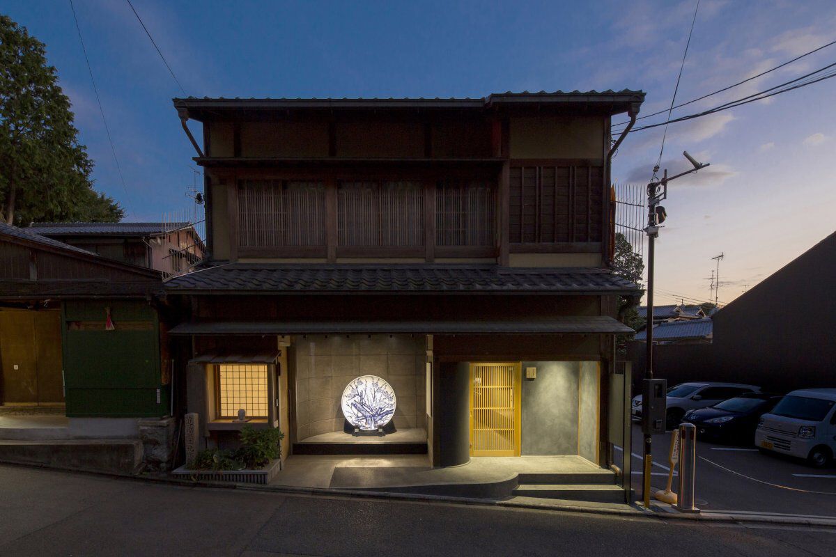 Kondo 博物馆，深灰色昏暗空间 | Mamiya Shinichi设计案例