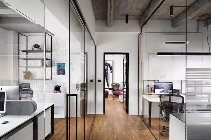 红牛Red Bull布拉格办公室升级改造设计 | Atelier Kunc Architects设计案例