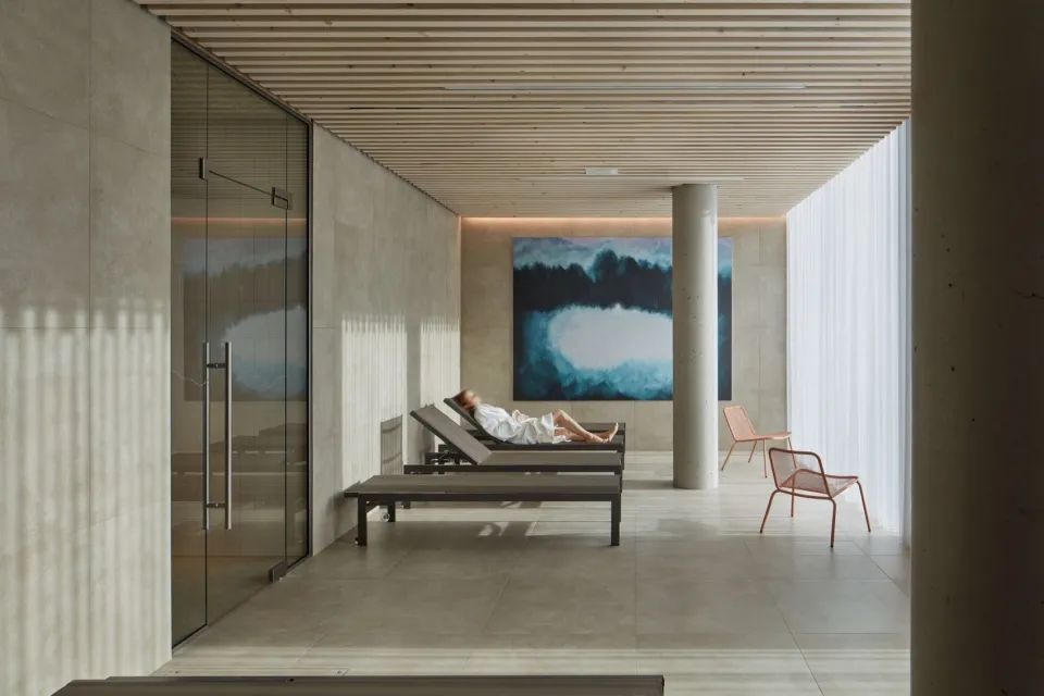 Plus One Architects丨桑拿世界设计案例