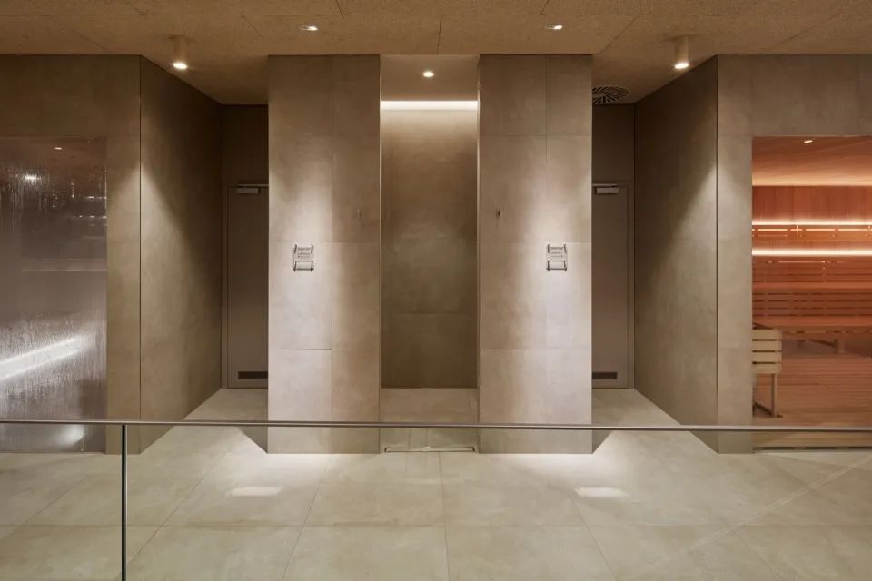 Plus One Architects丨桑拿世界设计案例