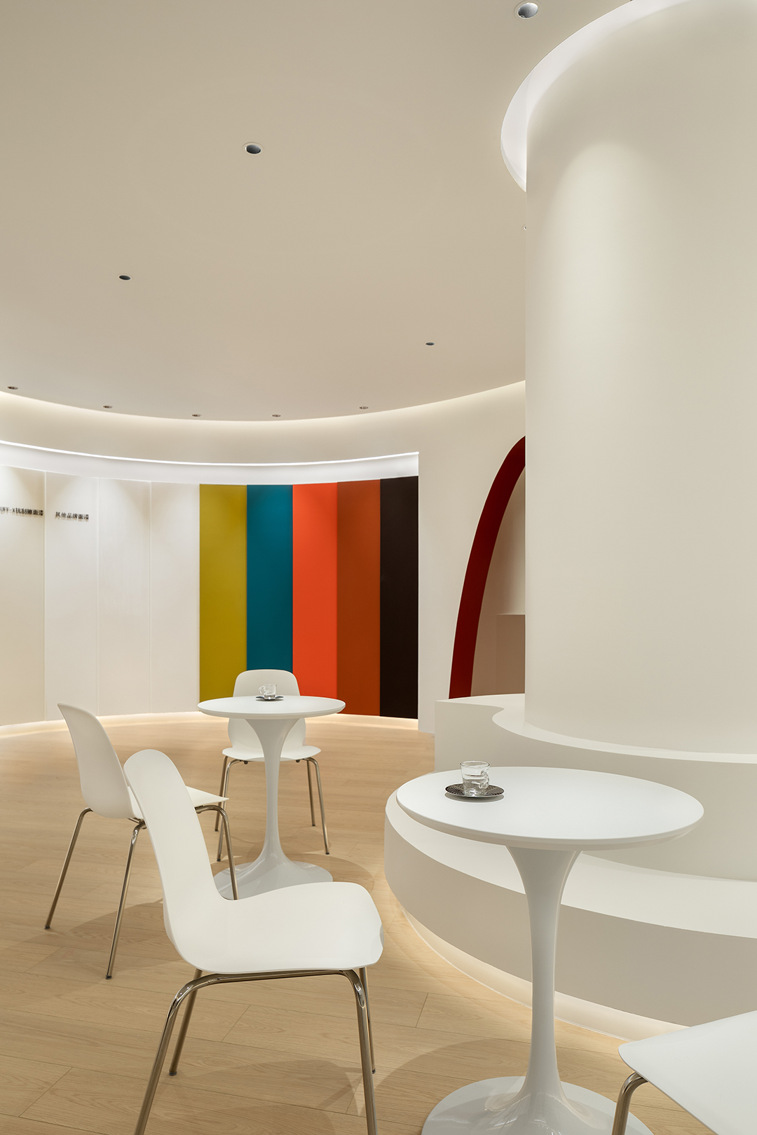 众合铂纳丨300㎡涂料展厅设计案例