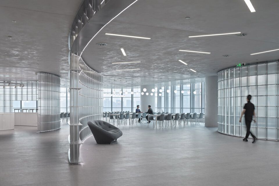 资产管理公司，回旋的光栅 | 合尘建筑设计案例