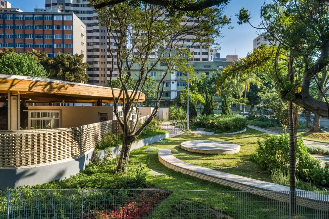 “公园学校”，市立幼儿教育校园丨 Gabriella Ornaghi Arquitetura da Paisagem设计案例
