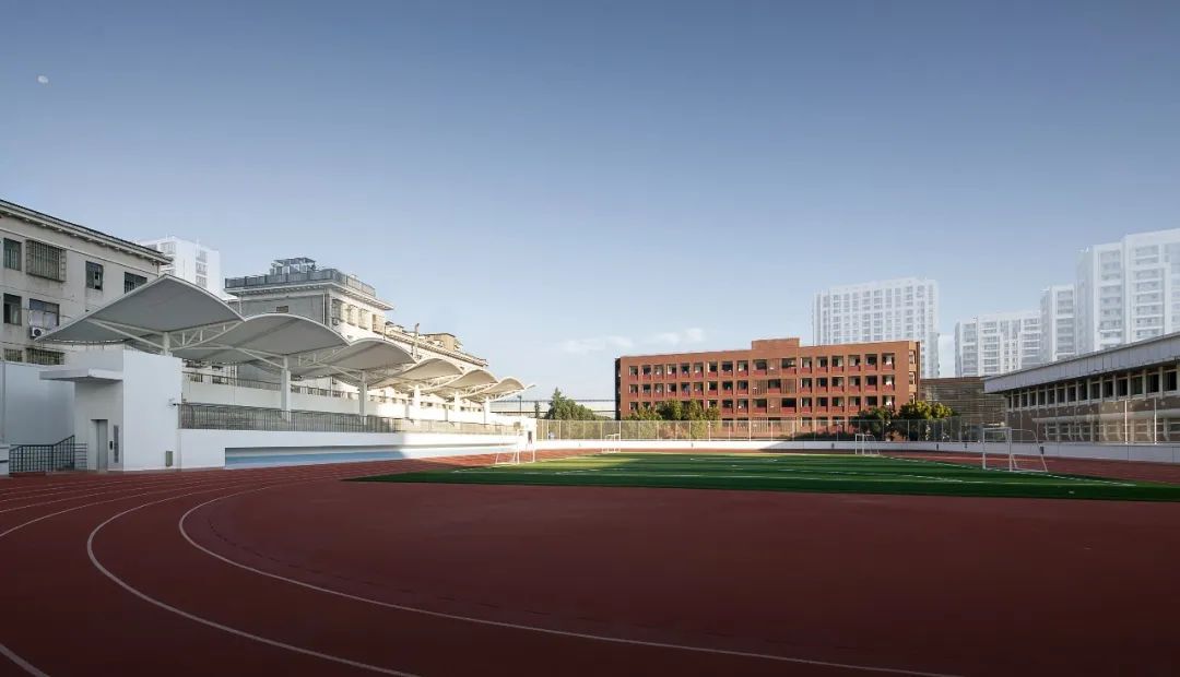 红砖与光影：义乌绣湖小学扩建 | 九米设计设计案例