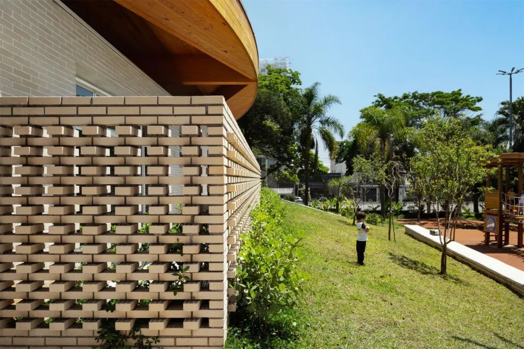 “公园学校”，市立幼儿教育校园丨 Gabriella Ornaghi Arquitetura da Paisagem设计案例