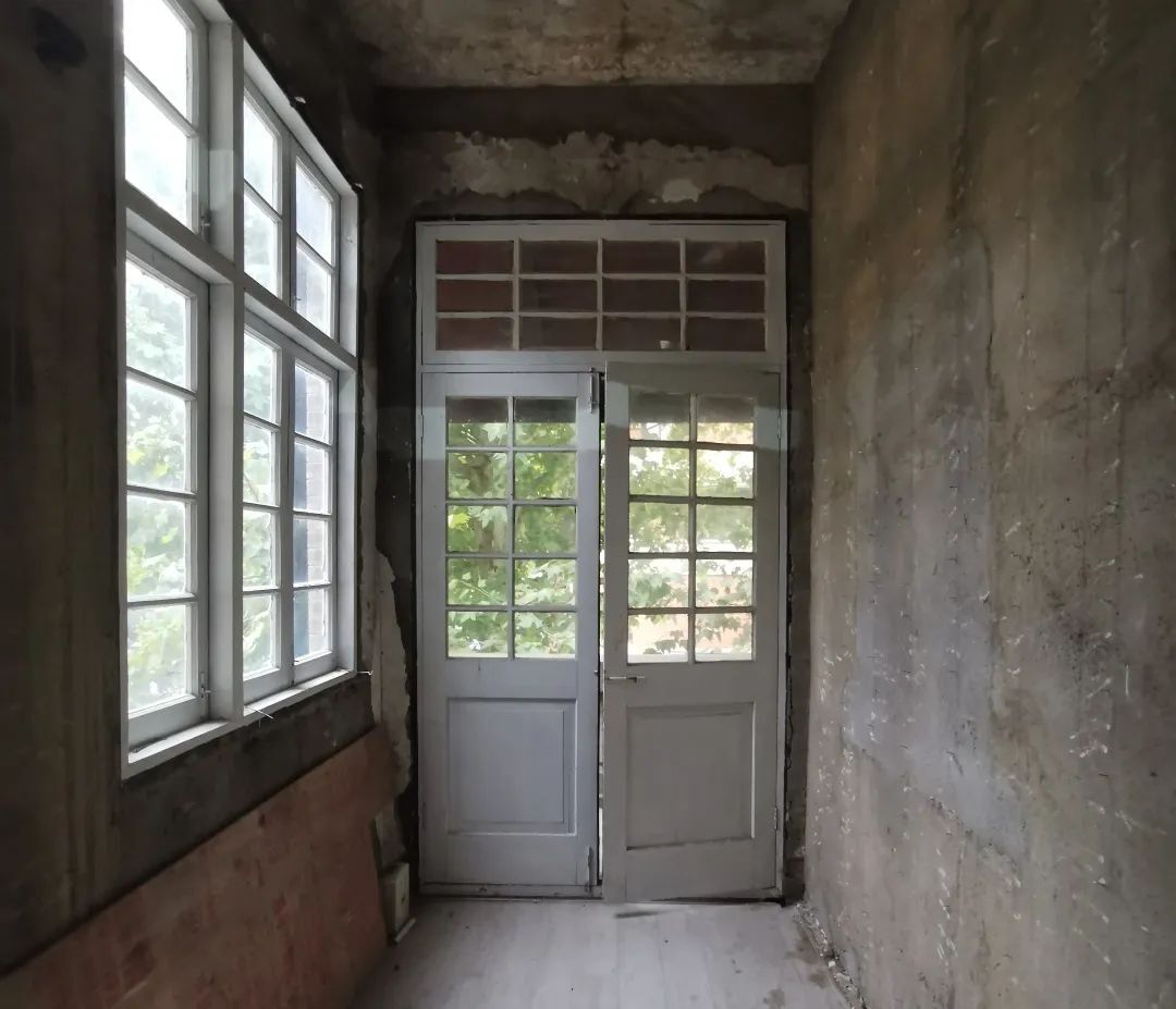 老建筑里的优雅时光，MOMNI 魅里皮肤诊所设计案例
