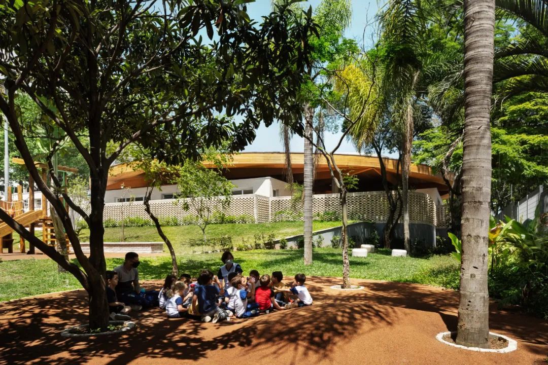 “公园学校”，市立幼儿教育校园丨 Gabriella Ornaghi Arquitetura da Paisagem设计案例