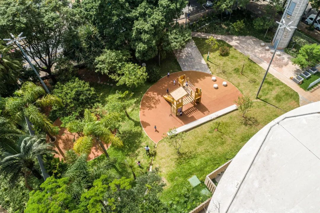 “公园学校”，市立幼儿教育校园丨 Gabriella Ornaghi Arquitetura da Paisagem设计案例
