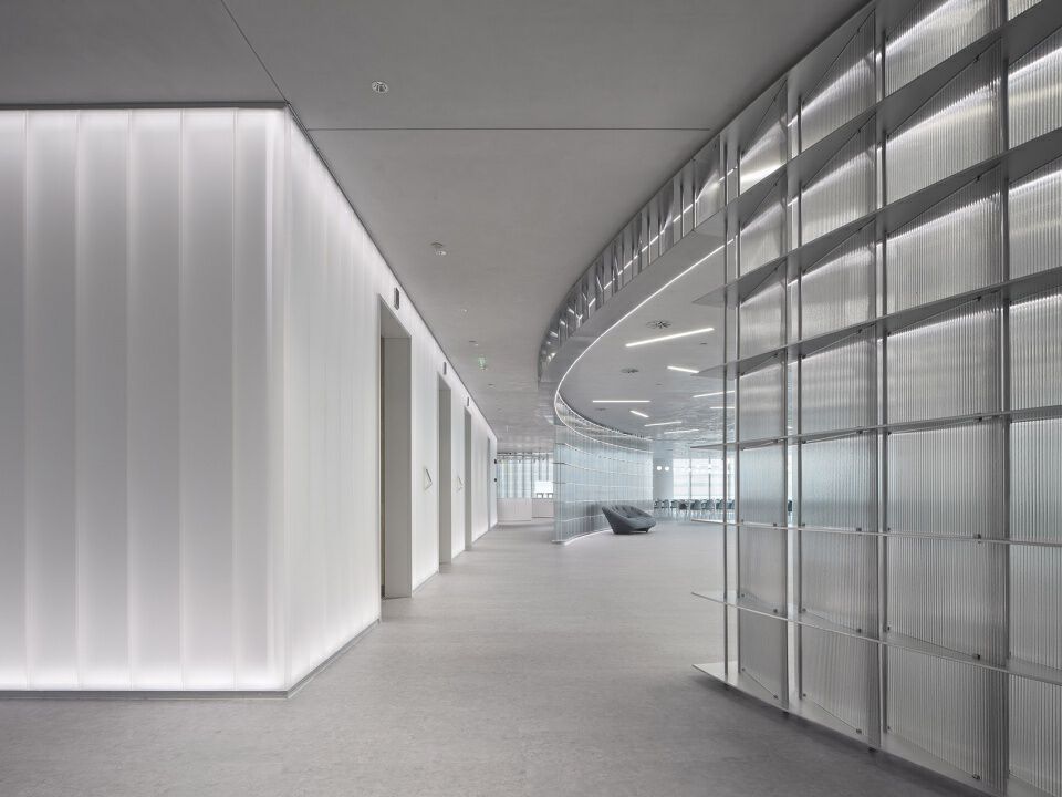 资产管理公司，回旋的光栅 | 合尘建筑设计案例