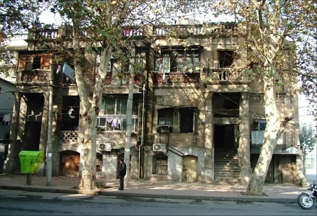 老建筑里的优雅时光，MOMNI 魅里皮肤诊所设计案例