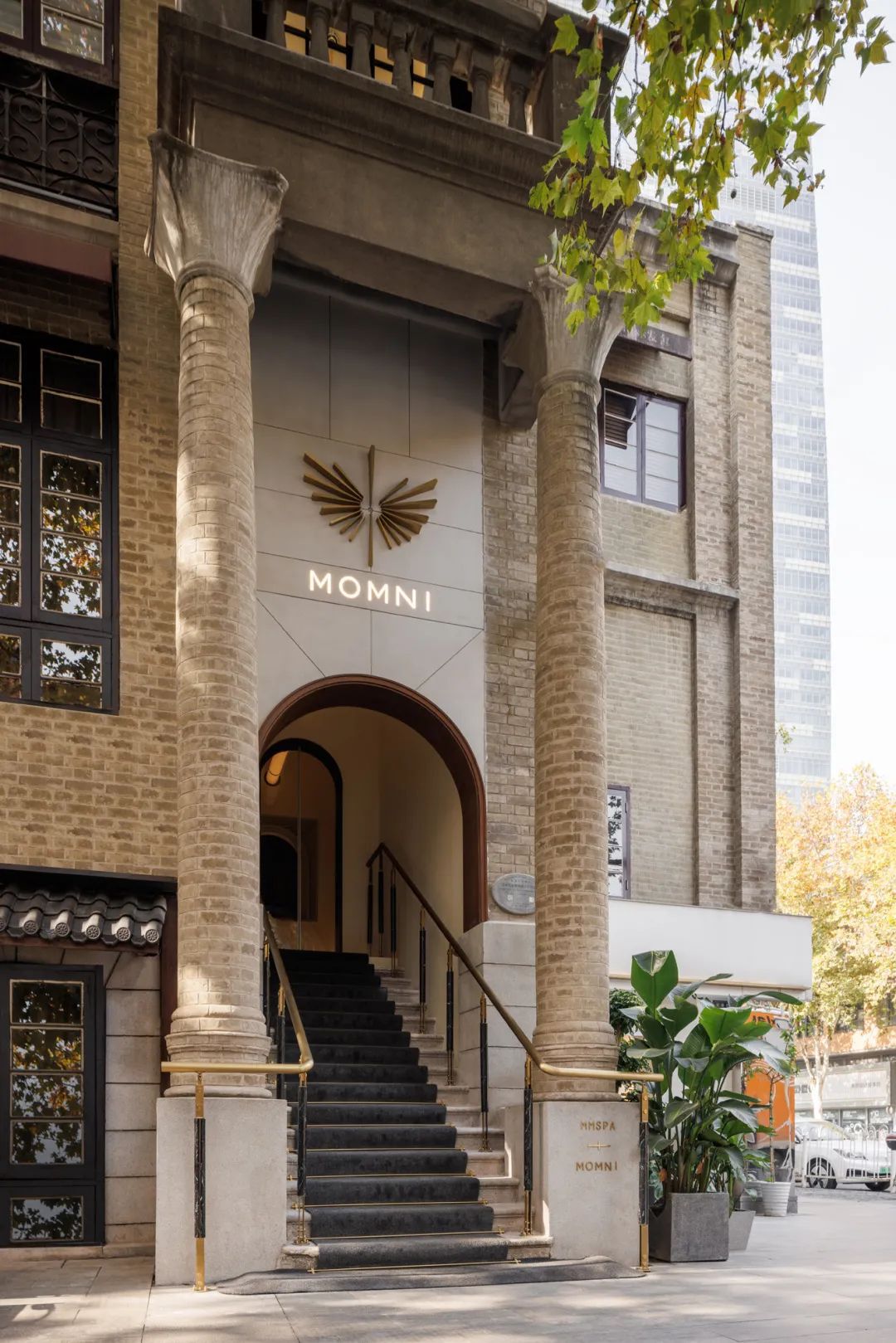 老建筑里的优雅时光，MOMNI 魅里皮肤诊所设计案例