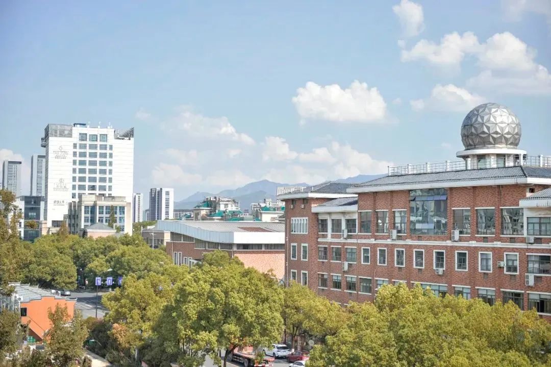 红砖与光影：义乌绣湖小学扩建 | 九米设计设计案例