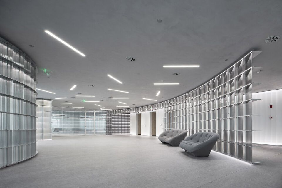 资产管理公司，回旋的光栅 | 合尘建筑设计案例
