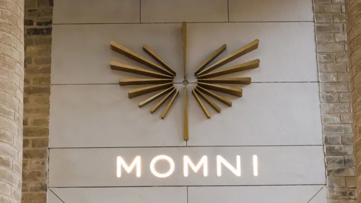 老建筑里的优雅时光，MOMNI 魅里皮肤诊所设计案例