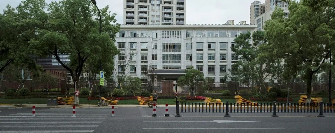 红砖与光影：义乌绣湖小学扩建 | 九米设计设计案例